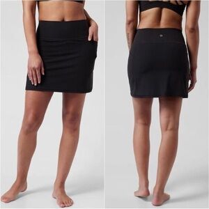 Athleta Skirt Salutation Stash Pocket 16.5” Skort Athletic Black Sz L